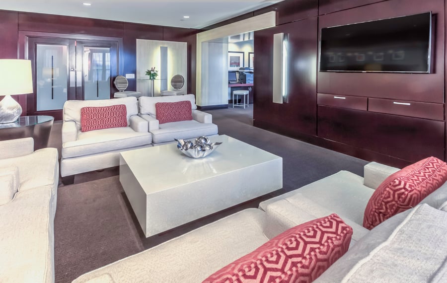 Tysons Corner apartments near Booz Allen Hamilton - The Reserve at Tysons Corner - Resident Lounge