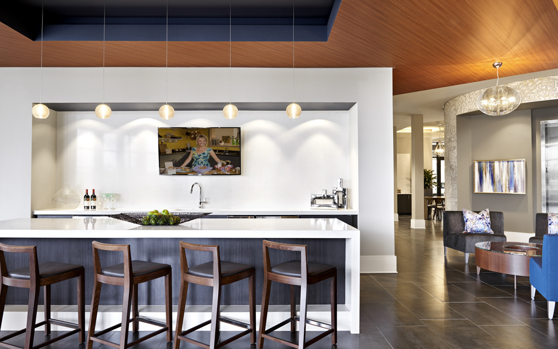 2700 Charlotte Club lounge - apartments in west nashville area