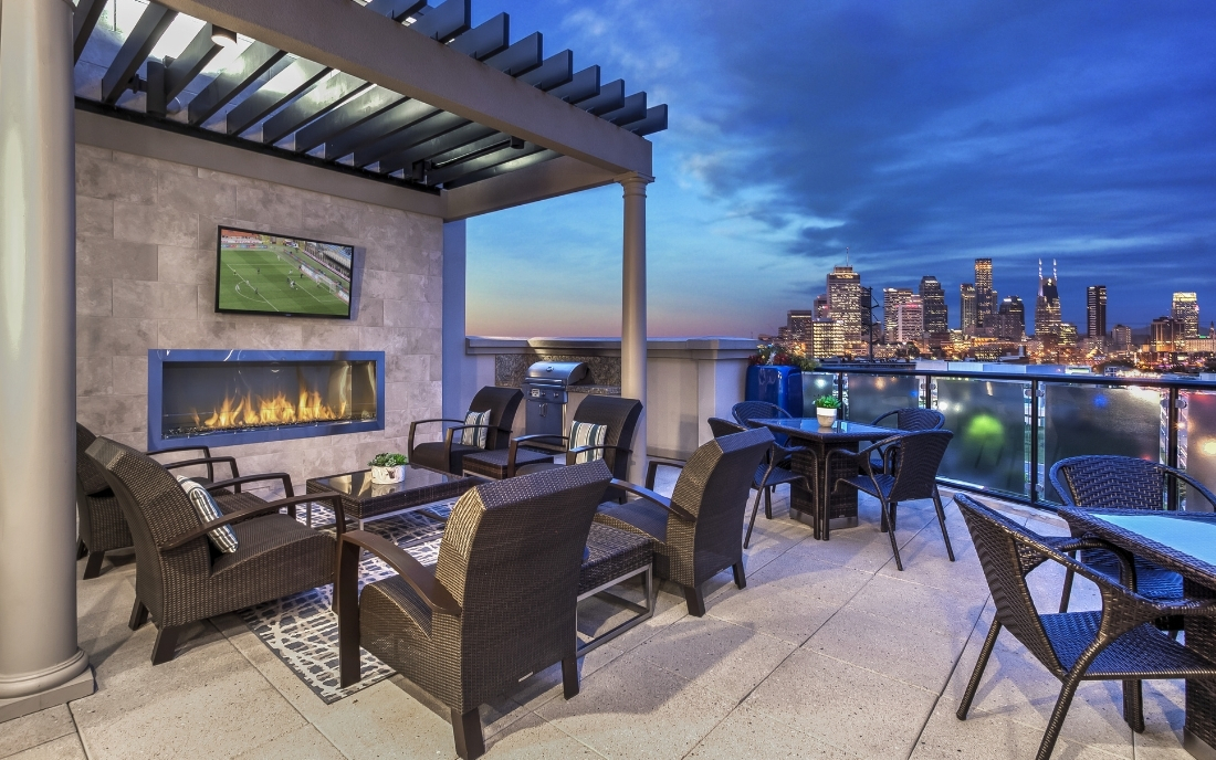 2700 Charlotte rooftop lounge - apartments for rent near nashville tn