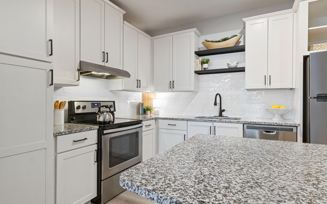 Suwanee apartments for rent - Artisan Station Apartments Kitchen