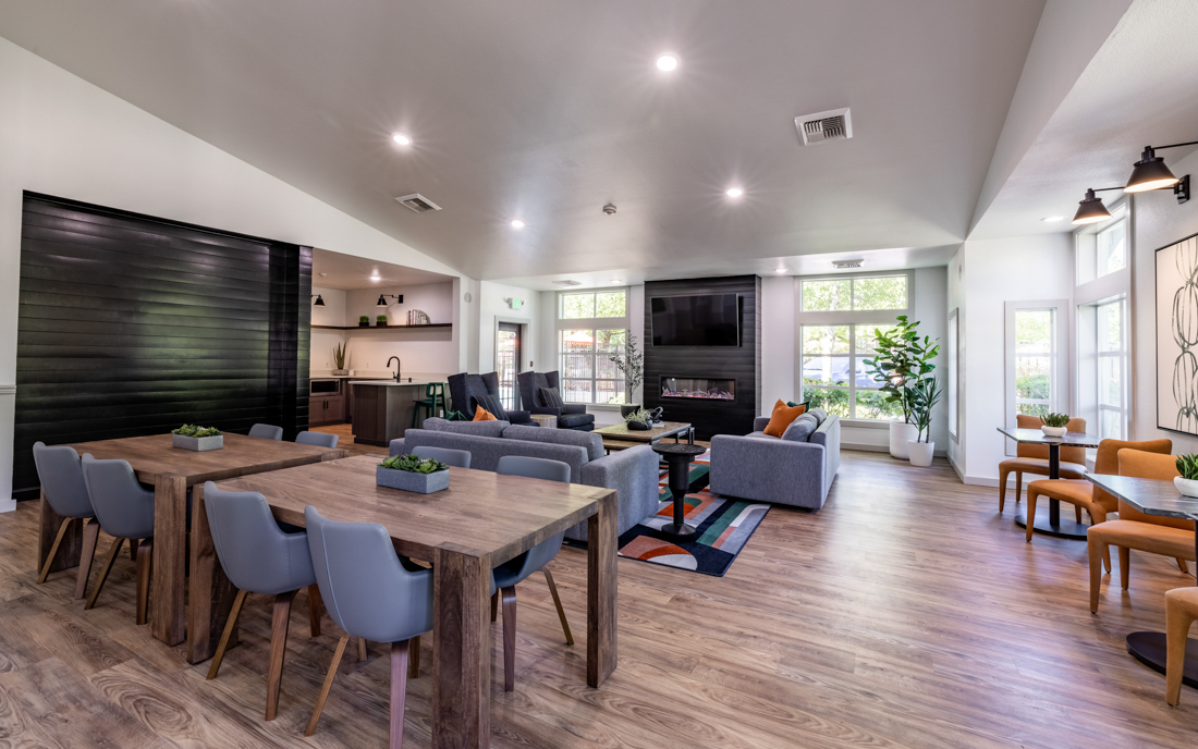 Cascade-Fairwood apartments near Valley Med Center - Benson Downs Modern Clubhouse features fireplace and demo kitchen