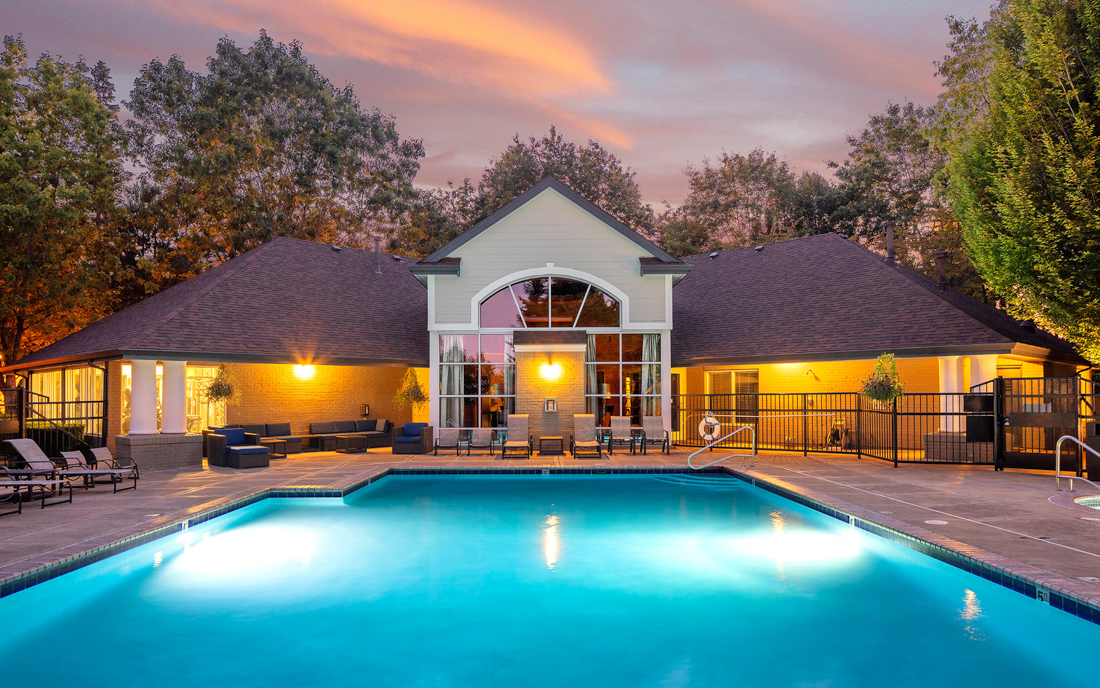 Cascade Summit Townhomes near Trillium Creek Elementary School - West Linn - Outdoor pool 