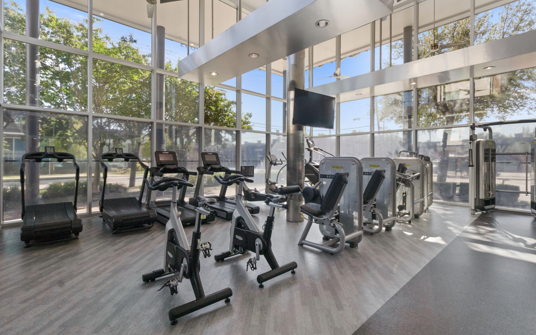 ICON at Ross fitness center - Apartments near Baylor Medical Center Dallas