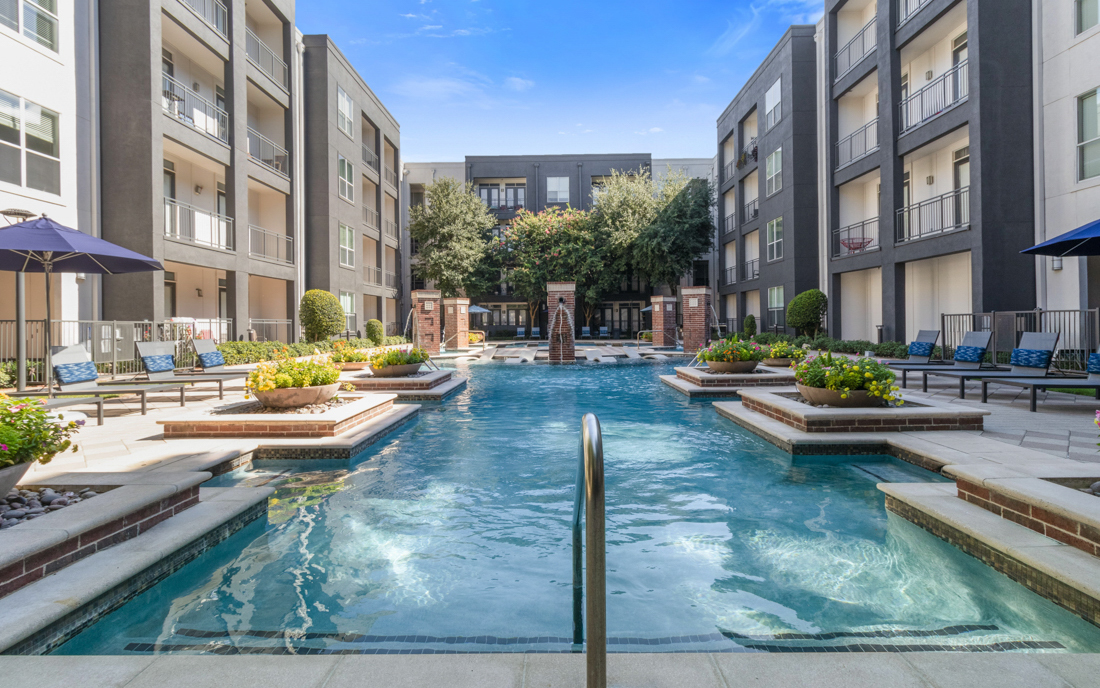 ICON at Ross pool - Dallas Arts District Apartments
