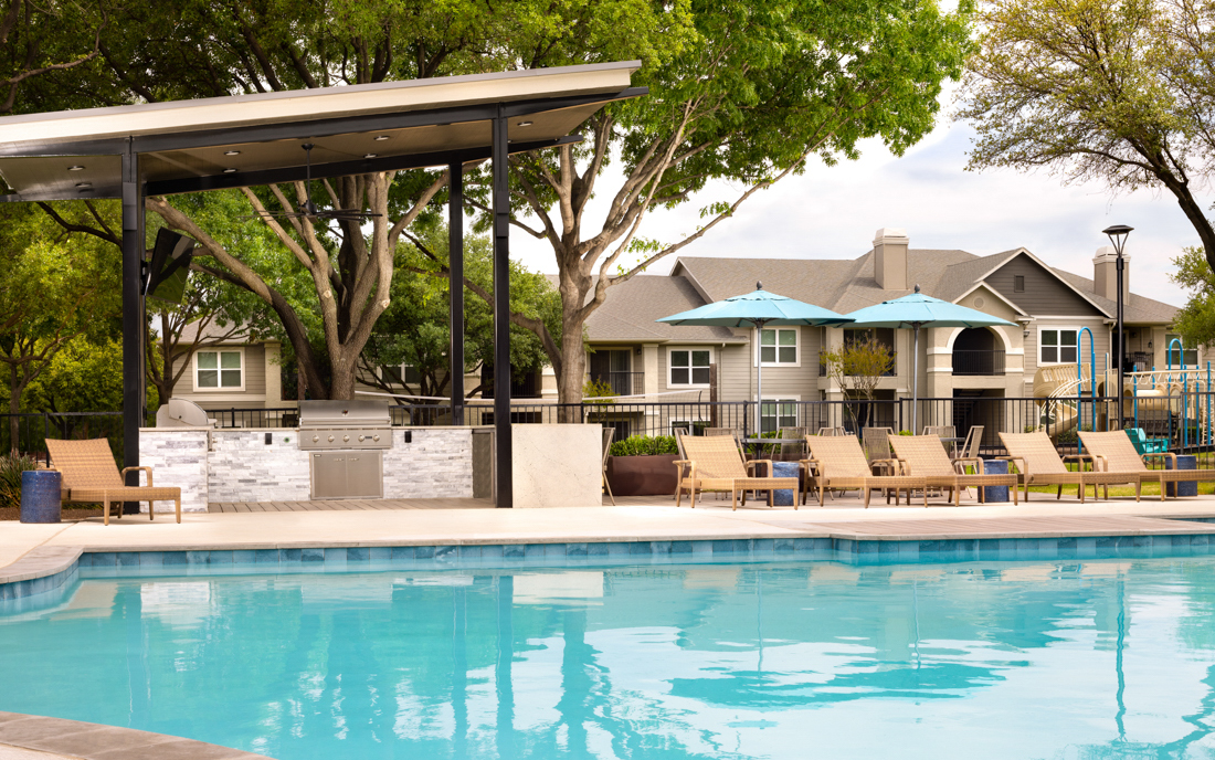 Montelena Apartment - Swimming Pool - Main Street Grapevine Apartments