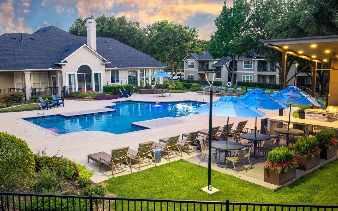 Montelena Apartment - Swimming Pool - Main Street Grapevine Apartments
