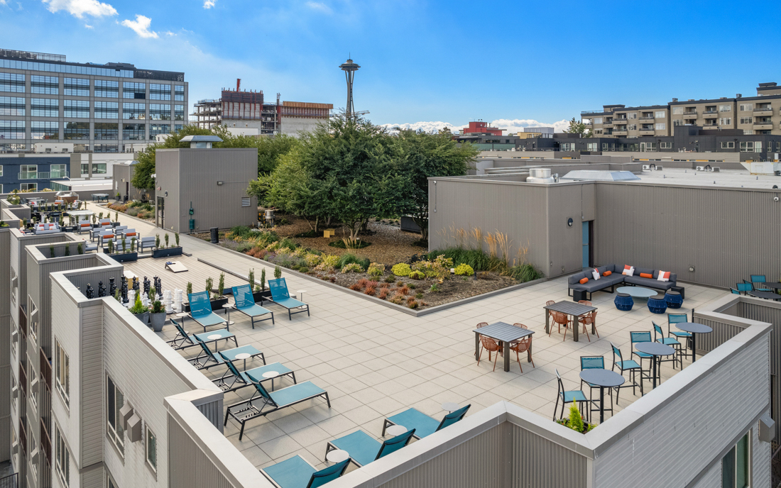 Downtown Seattle apartments for rent near Facebook - Neptune Rooftop terrace with BBQ grilling station