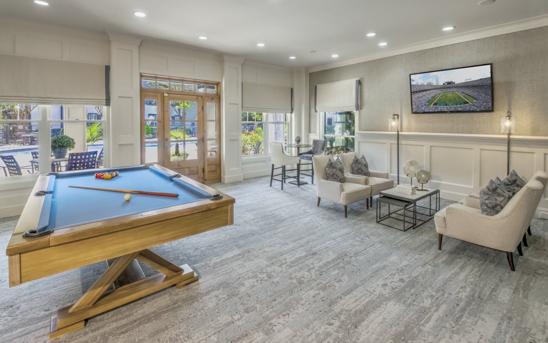 Renovated Ballantyne apartments Charlotte NC - Promenade Park - Billiards lounge