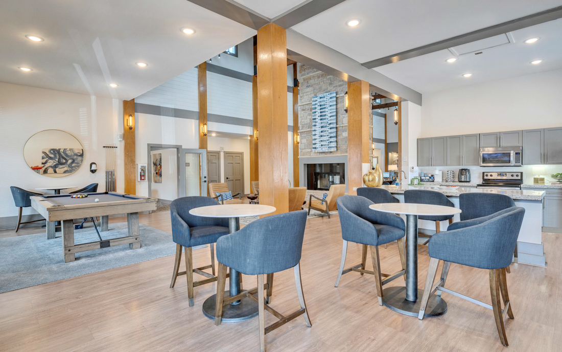 Slaughter Lane apartments for rennt in South Austin - Ridgeview Clubhouse with billiards and free Wi-FI
