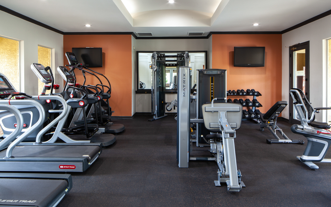 Scottsdale Quarter apartments for rent - San Carlos Internet cafe