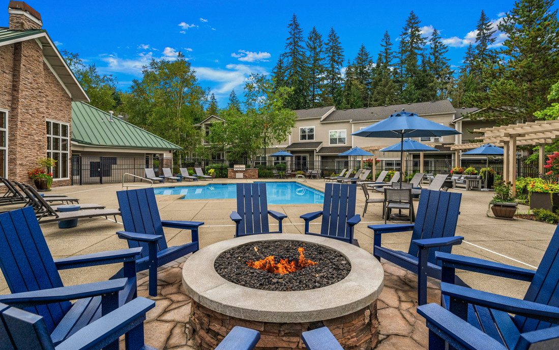 Union Hill apartments in Redmond - The Lodge At Redmond Ridge - Firepit