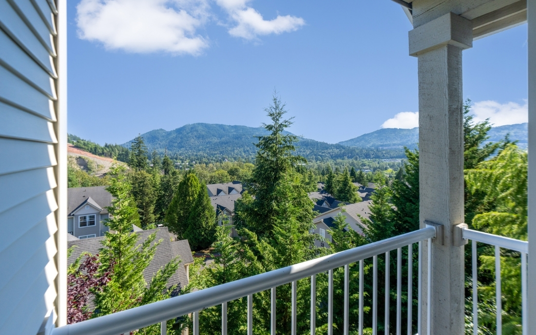 The Highlands apartments near Bellevue College - The Timbers at Issaquah Ridge Beautiful mountain views