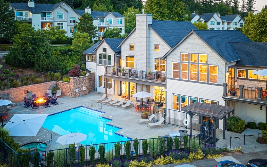Front Street apartments near Cosco - The Timbers at Issaquah Ridge Outdoor pool and spa with large sun deck