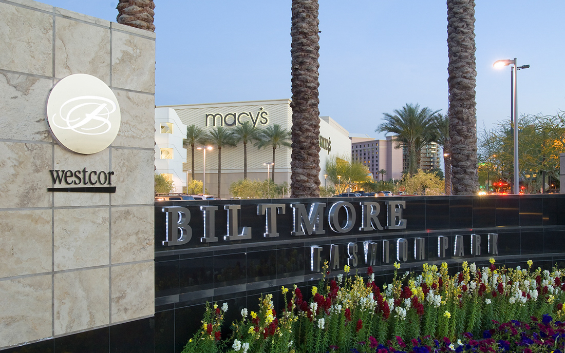 Phoenix luxury apartments - District at Biltmore one block from Biltmore Fashion Park 