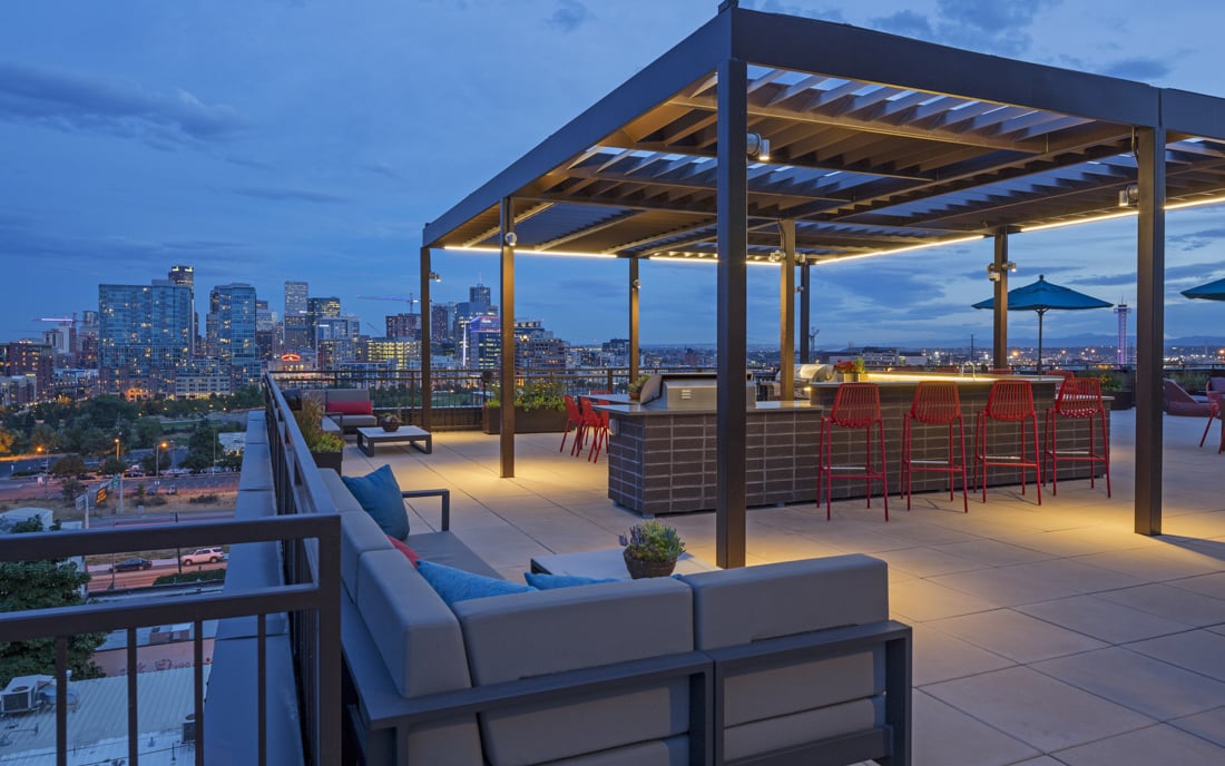 Studio LoHi Apartments - Rooftop lounge with sundeck Denver CO - LoHi Rentals