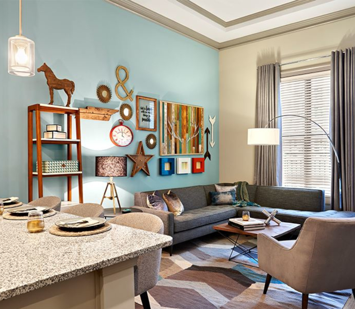Nashville apartments - 2700 Charlotte Ave Apartments living room
