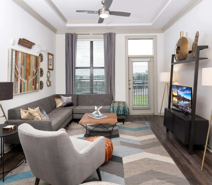 Nashville apartments - 2700 Charlotte Ave Apartments living room