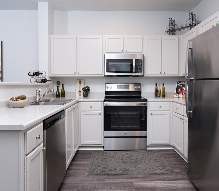 Cascade Summit Apartments for Rent in West Linn - Living Room