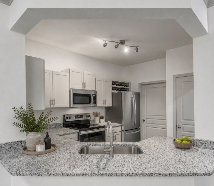 Ballantyne Apartment Homes - Promenade Park kitchen