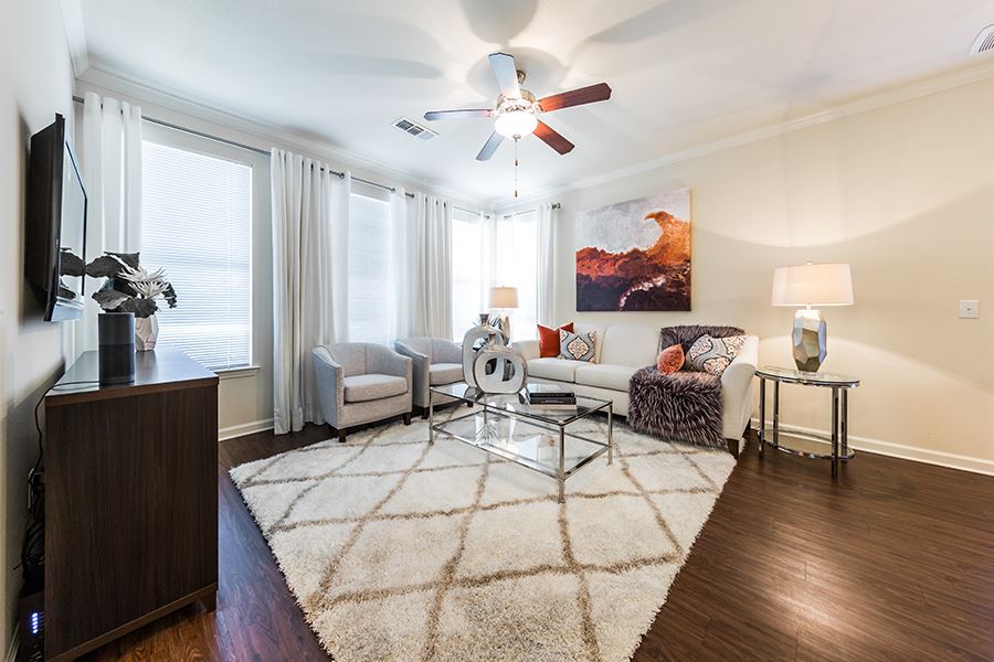 Tour the Gallery Apartments Near Hutto Lake Park, Hutto, TX