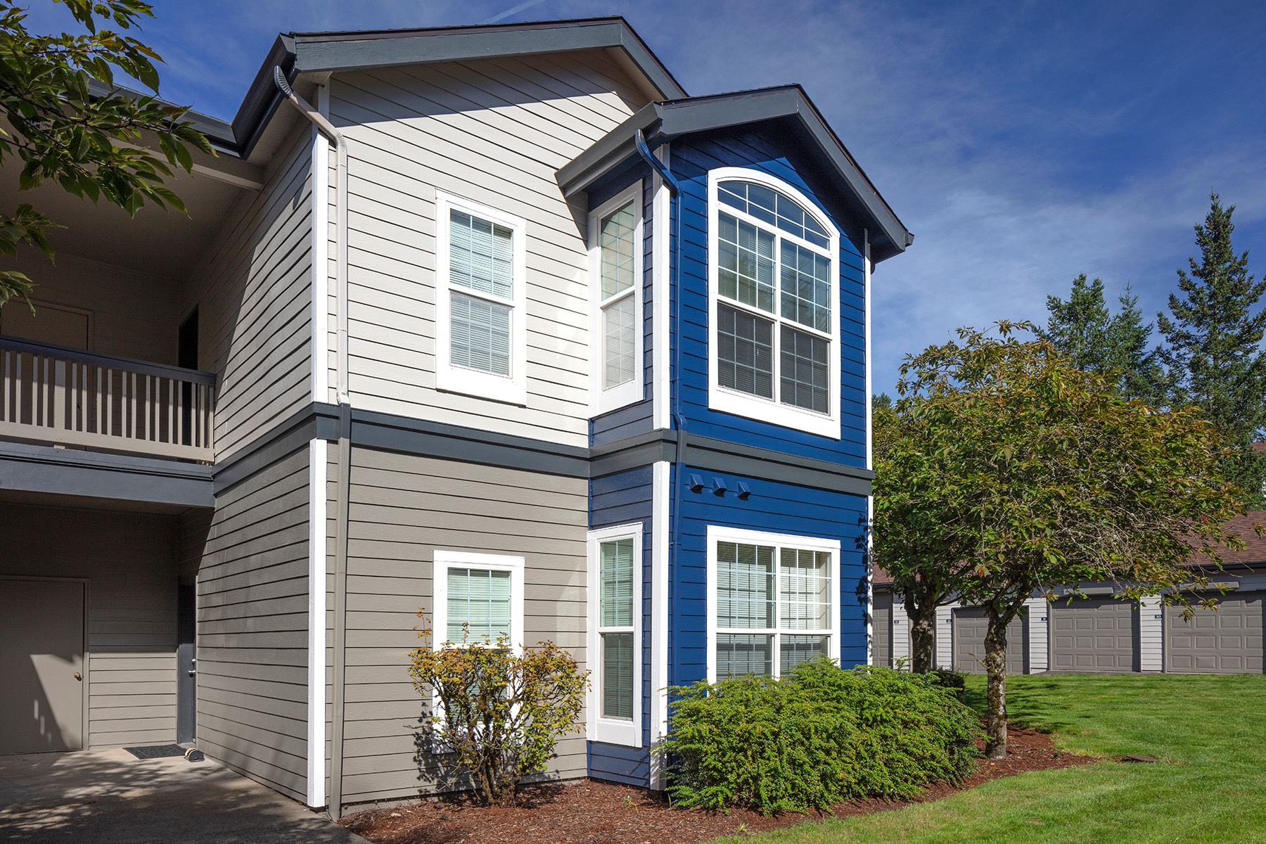 Pet Friendly Townhomes in West Linn, OR - Cascade Summit - Building Exteriors