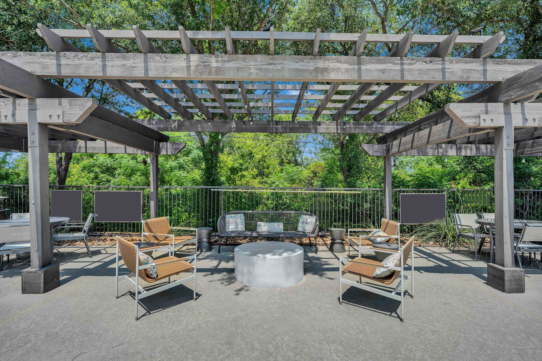 Ridgeview Apartments in South Austin - BBQ Grills