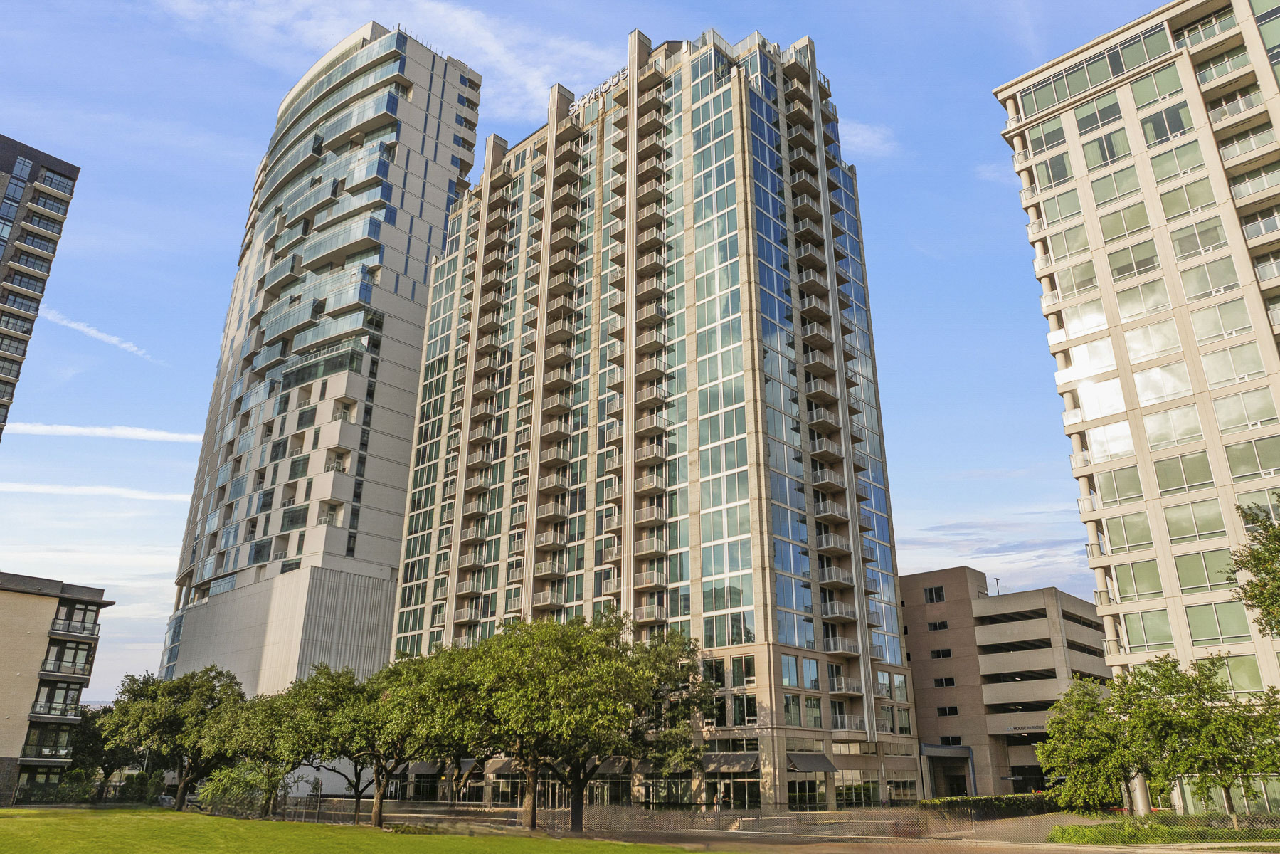Luxury Galleria Apartments Houston - SkyHouse River Oaks High Rise Exterior