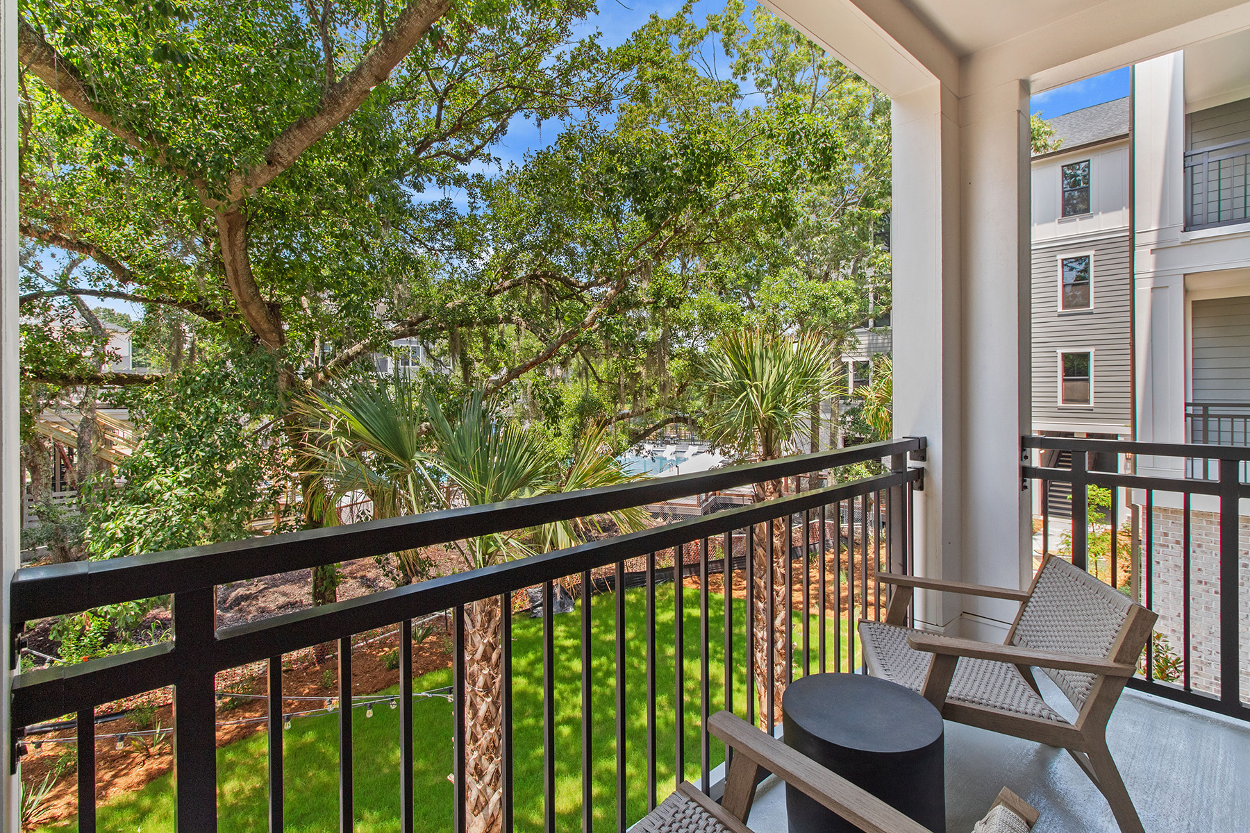 Gallery | Charleston Apartments | The Henslow Daniel Island Apartments - Apartment Complex With Private Patios