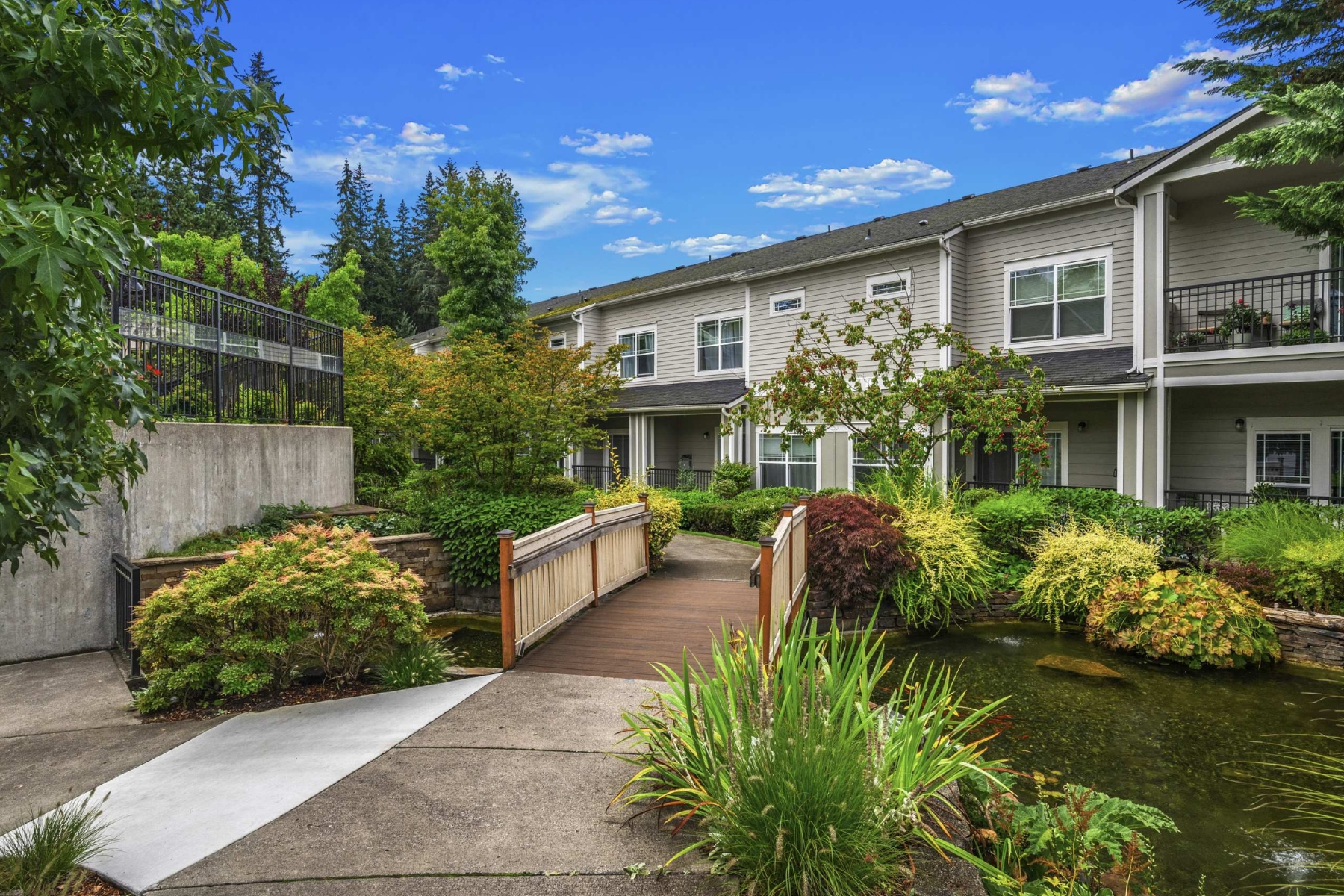Townhomes in Redmond, WA - The Lodge at Redmond Ridge - Landscape