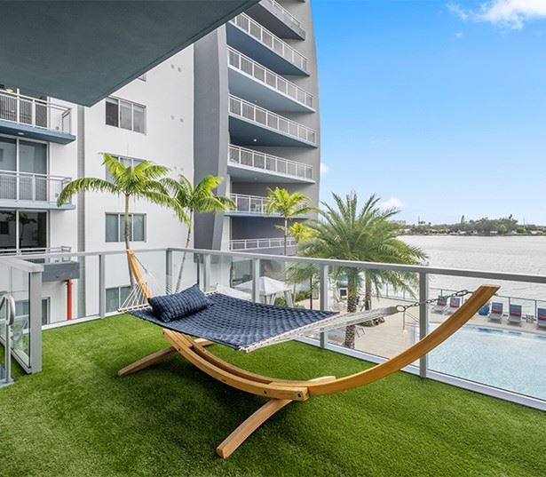 LaVida Apartments - Miami apartments - outdoor deck