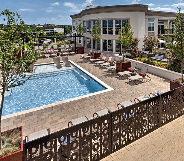 Barclay Downs apartments near BB&T Bank - The Encore SouthPark - rooftop pool and lounge