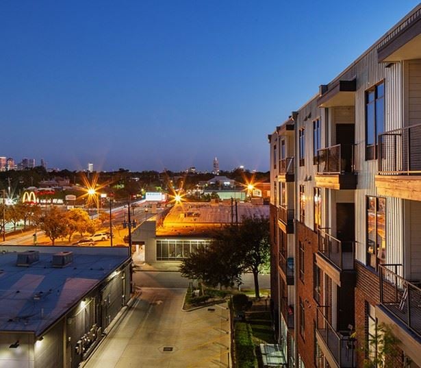 2125 Yale Apartments in the Heights - Downtown Views