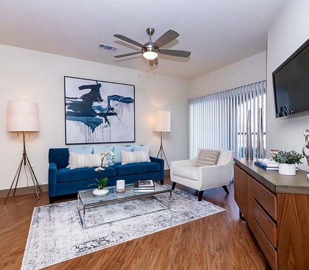 Brick Row Urban Village - Apartments in Downtown Plano - living area