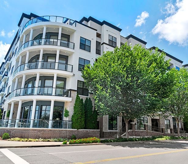2700 Charlotte Apartments with Personality - Sylvan Park Apartments - Nashville, TN