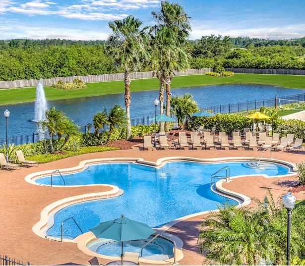 Reserve At Beachline upgraded apartments for rent - Medical City - Pool and spa