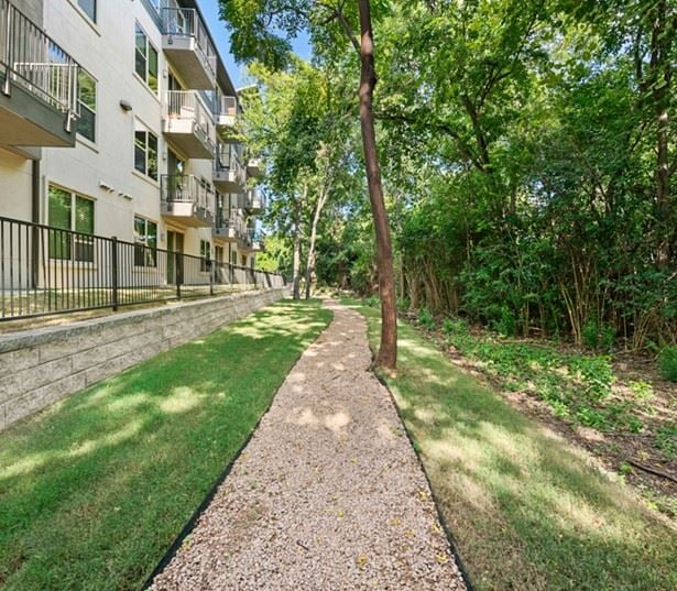 The Addison Apartments in Austin - Walking Paths