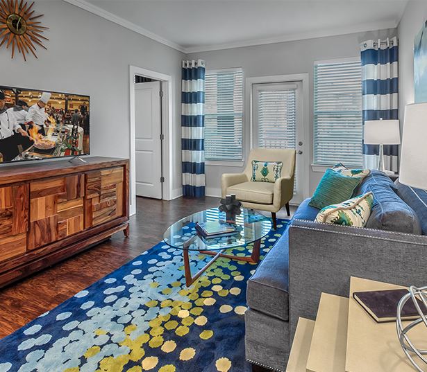 Suwanee apartments near Oracle - Artisan Station Apartments large windows