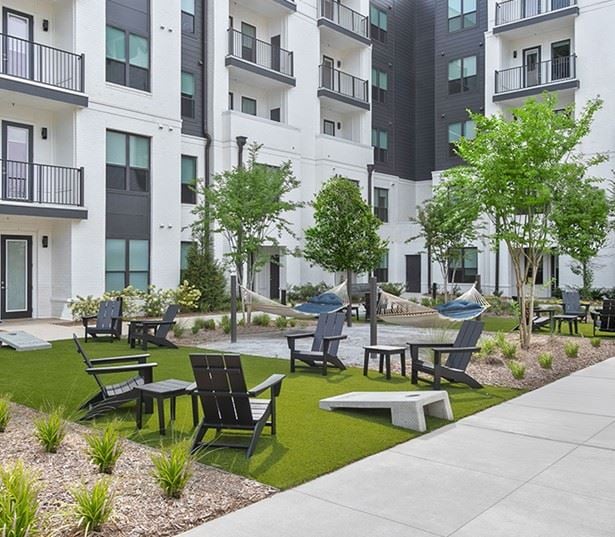Auden Apartments | Vinings Apartments | Atlanta, GA | courtyard