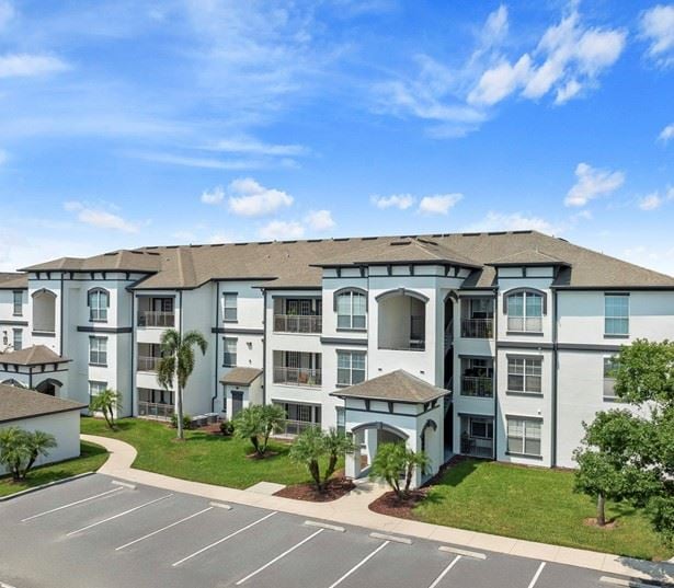 Reserve At Beachline apartments for rent in Orlando FL - Medical City - Large windows