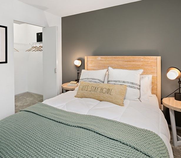 Renton apartments in The Highlands - Benson Downs Roomy walk-in closets 