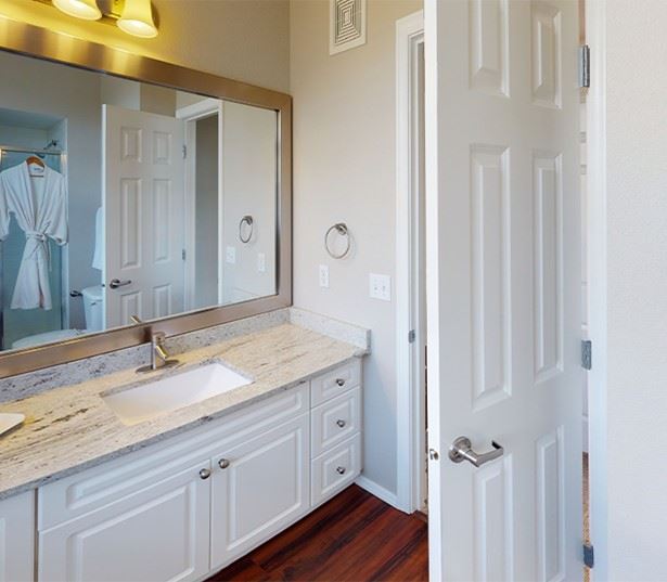 Sammamish WA apartments for rent in Issaquah Highlands - Boulder Creek bathroom