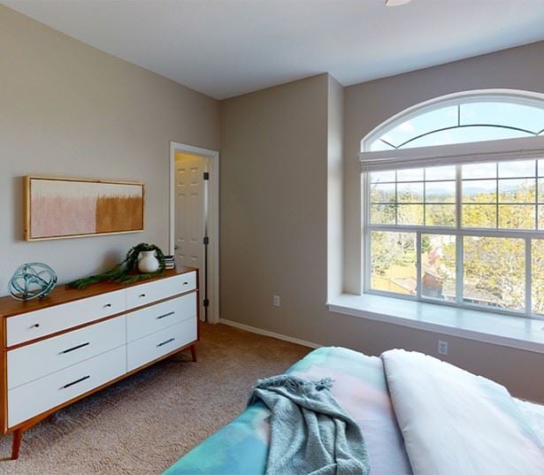Apartments for rent in Sammamish WA - Boulder Creek built in bench seating arched windows