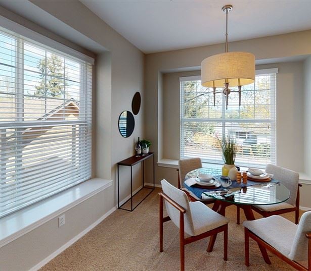 Upgraded Apartments for Rent in Sammamish WA - Boulder Creek - Dining Room