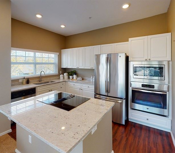 Issaquah apartments near Siemens - Boulder Creek Gourmet kitchen - island and granite countertops