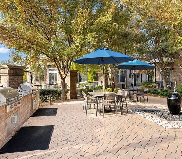Brentwood apartments near Cool Springs Galleria - Cadence Cool Springs outdoor grill and kitchen