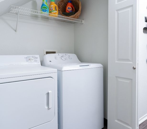 Townhomes near Rosemont Ridge Middle School in West Linn - Cascade Summit - Laundry