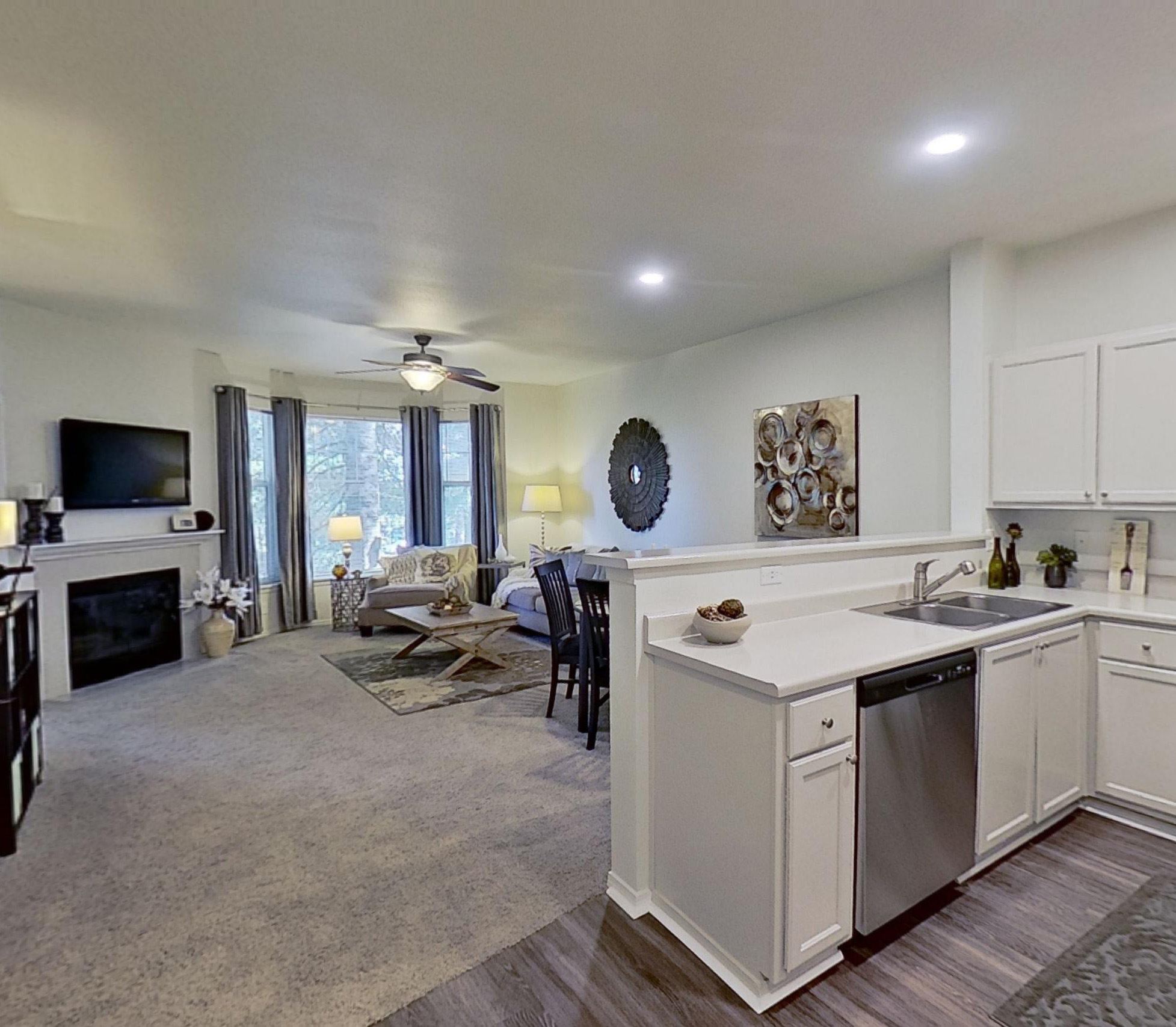 Cascade Summit Apartments and Townhomes for rent in Lake Oswego - open floor plans