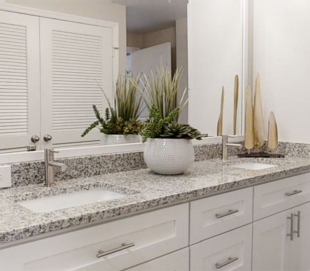 Upgraded Apartments Near Orlando Airport - Reserve at Beachline - bathrooms