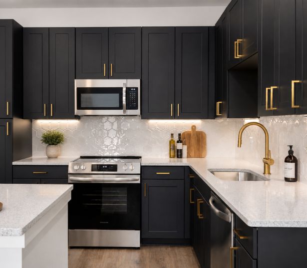 Townhomes on Daniel Island - The Henslow Apartments - Townhome kitchen