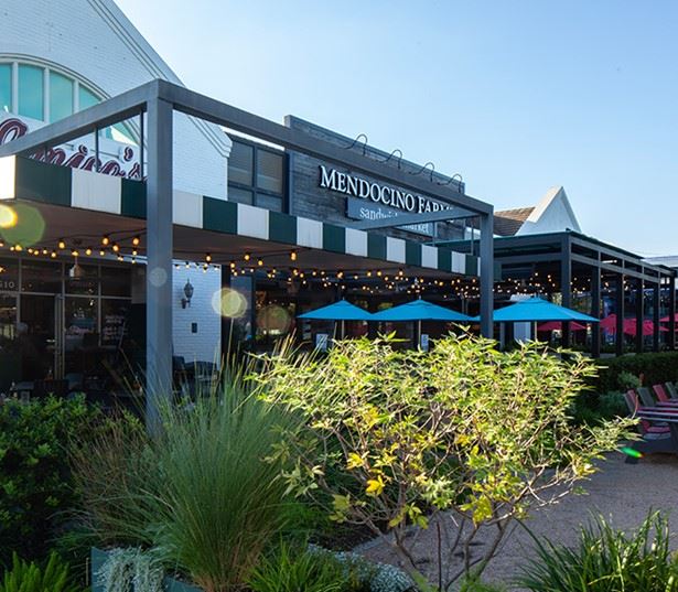 District at Greenbriar Apartment Homes in Houston, TX - outdoor dining